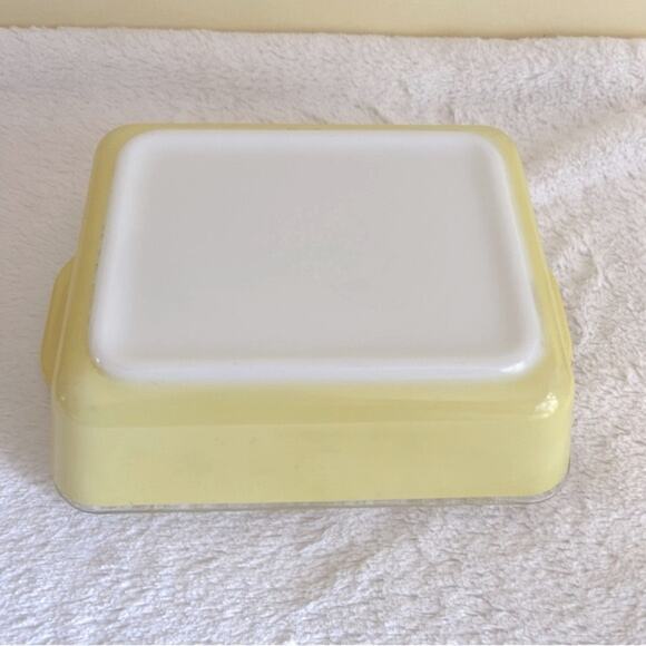 Vintage Pyrex 503-B Yellow Casserole, Refrigerator, Baking Dish w/ Ribbed Lid - Picture 6 of 16